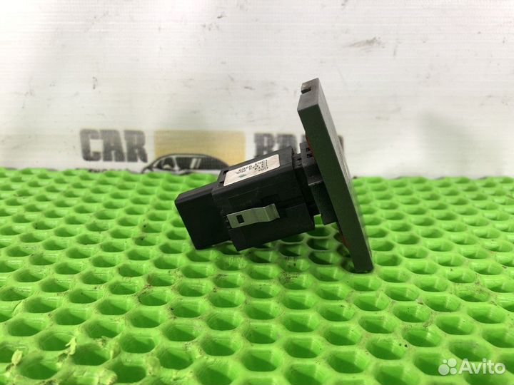 Кнопка аварийной сигнализации Opel Vectra