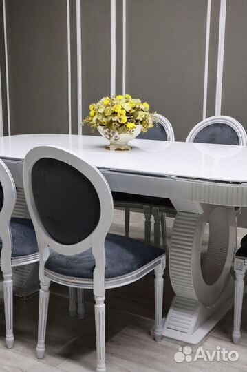 В наличии стол