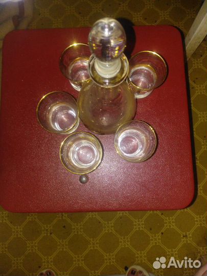 Графин со стопками