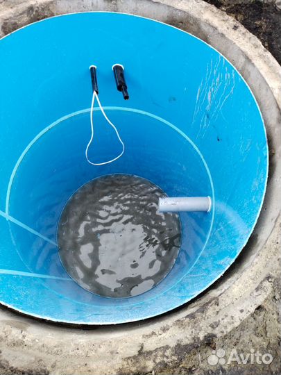 Вставка в бетонные кольца из пластика