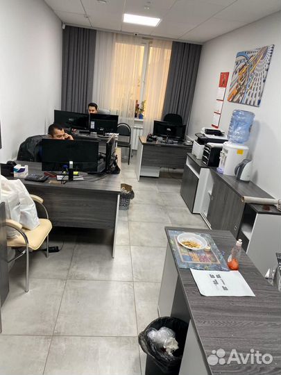 Офисный стол для персонала