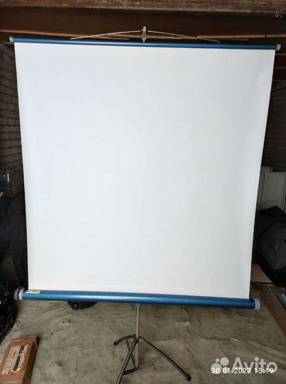 Экран для проектора на штативе