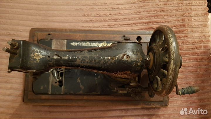 Машинка швейная старинная механическая