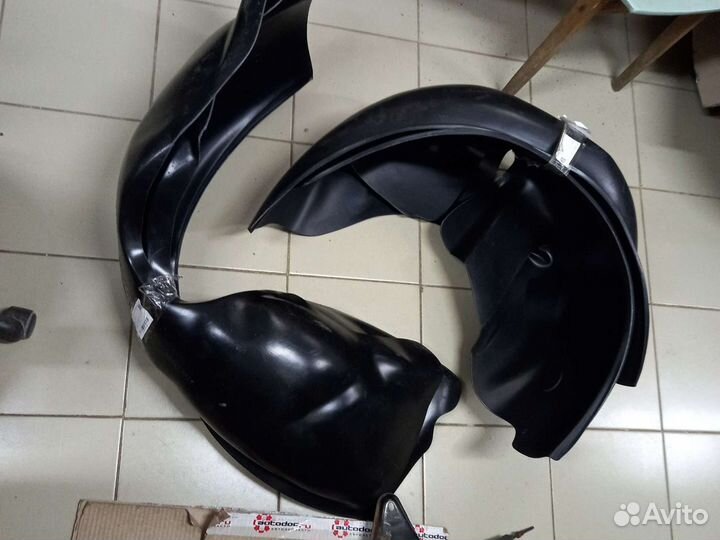 Подкрылки Renault Logan Largus