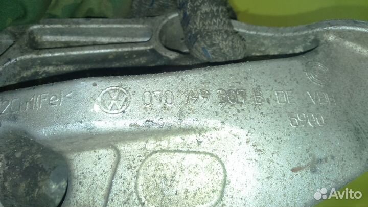 Кронштейн двс левый Volkswagen Touareg