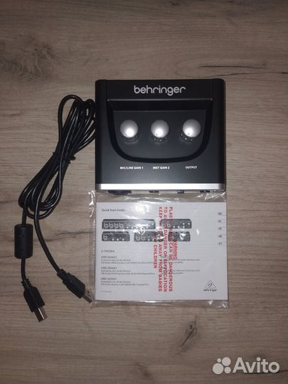 Звуковая карта Behringer um2