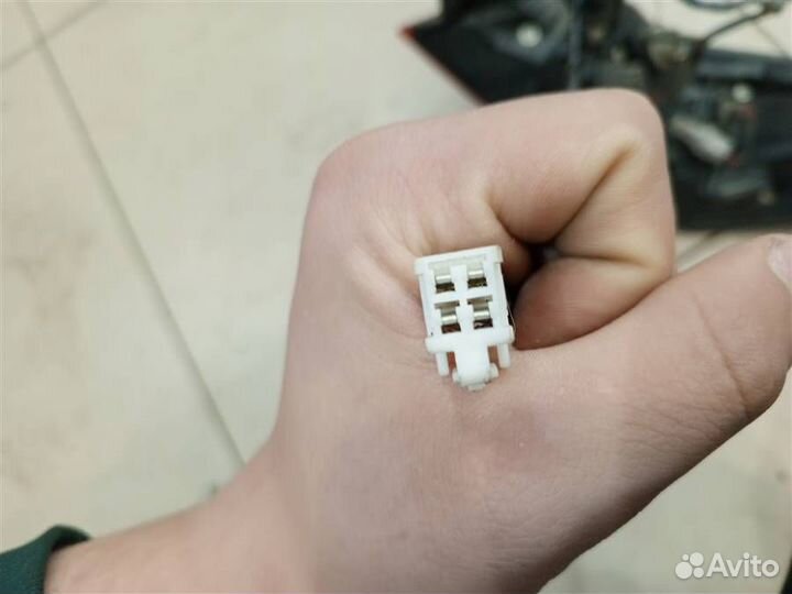 Фонарь задний наружный левый Toyota Camry