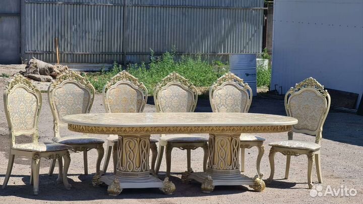 Столы и стулья