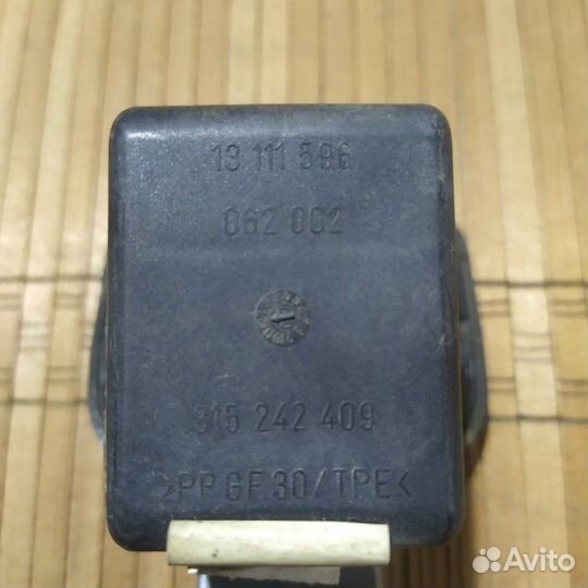 Лючок топливного бака Opel Astra H 1.8 2008