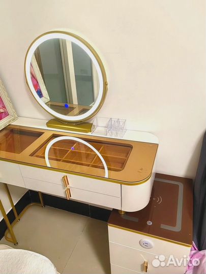 Туалетный столик. Столик для макияжа