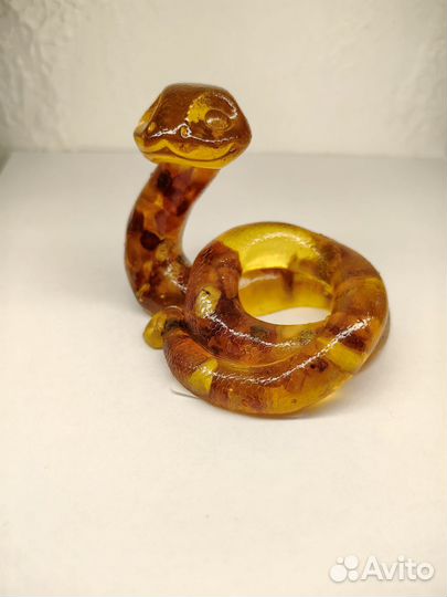 Змея символ 2025