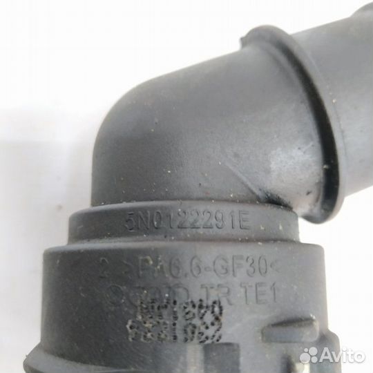 Патрубок системы охлаждения Volkswagen Tiguan 2