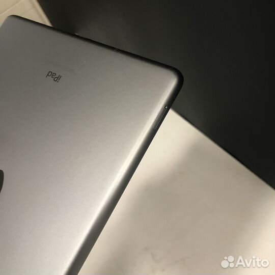 Планшет Apple iPad Air 32Gb Wi-Fi + Cellular