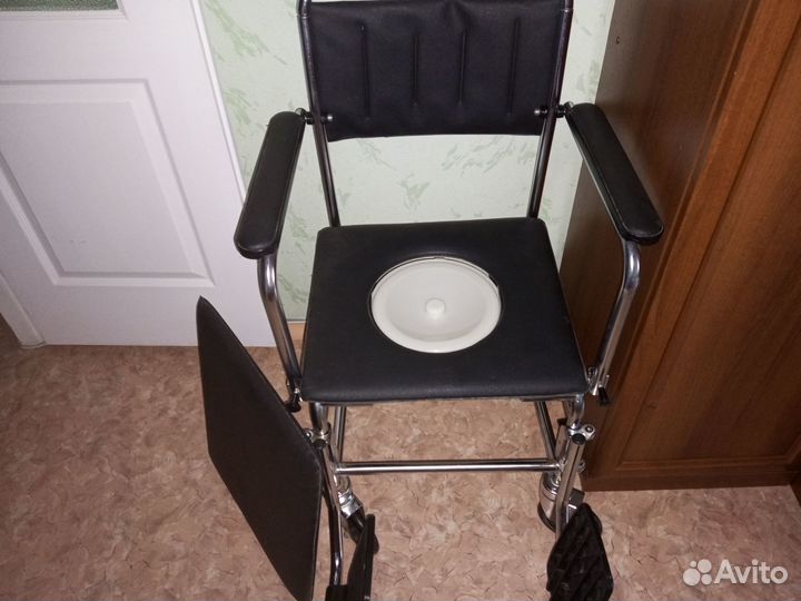 Кресло коляска с санитарным оснащением