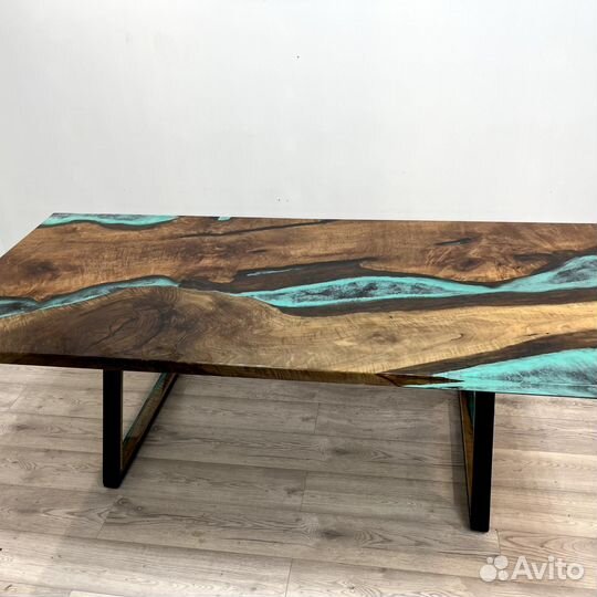 Стол из карагача и эпоксидной смолы под заказ