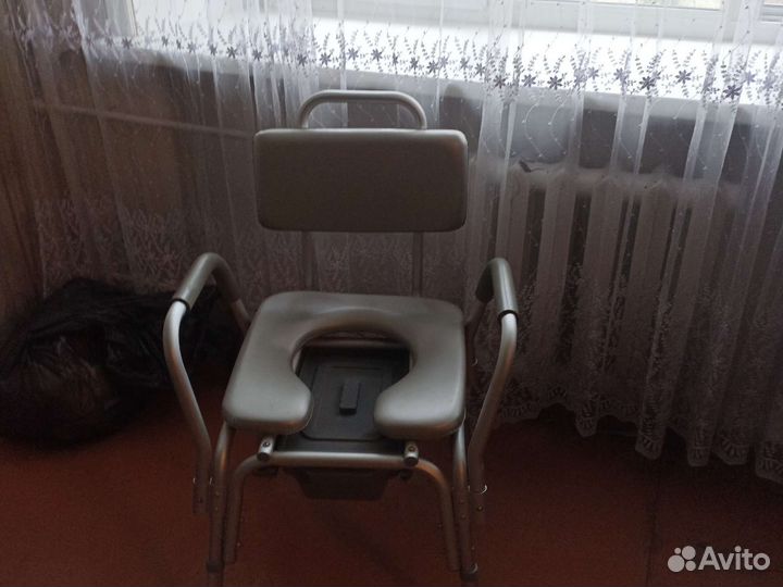 Санитарное кресло туалет