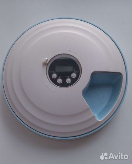 Автоматическая кормушка для собак и кошек