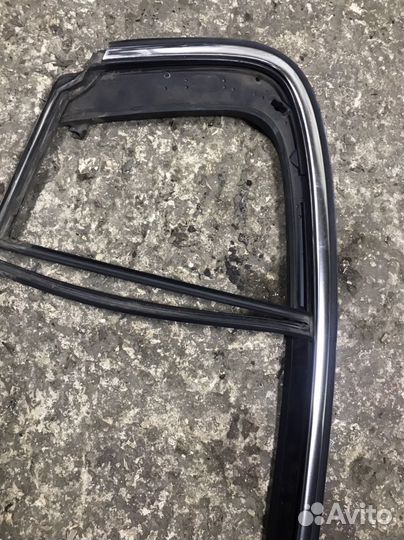 Уплотнитель стекла Volkswagen Passat B6