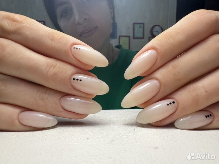 Мастер маникюра и педикюра наращивания ногтей