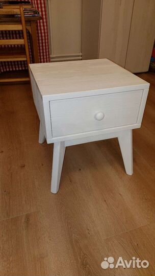 Тумба прикроватная