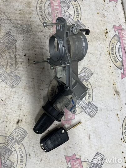 Замок зажигания Опель Астра Н