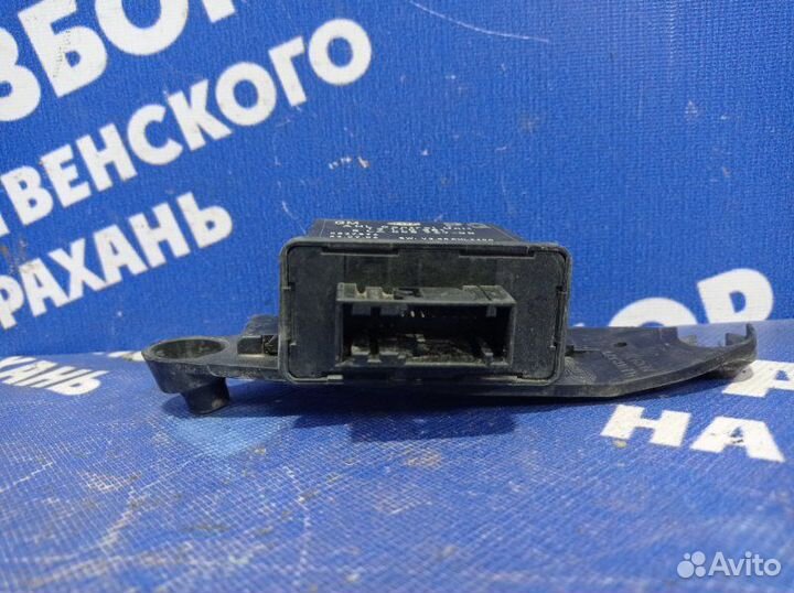 Блок управления светом Opel Astra H седан 2008