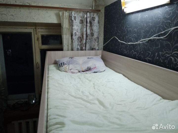 Детская кровать чердак со столом и шкафом