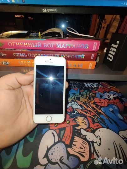 iPhone SE, 32 ГБ