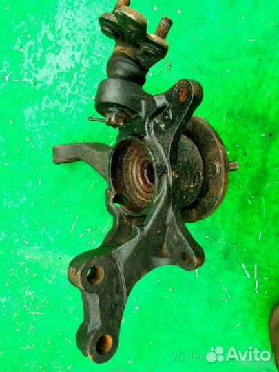 Кулак поворотный передний правый Toyota Camry V30