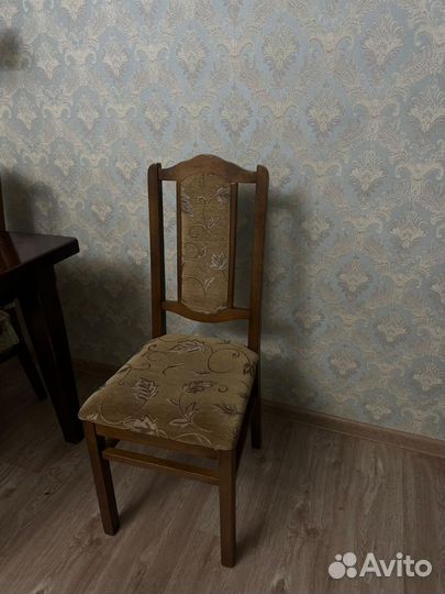 Стол и стулья