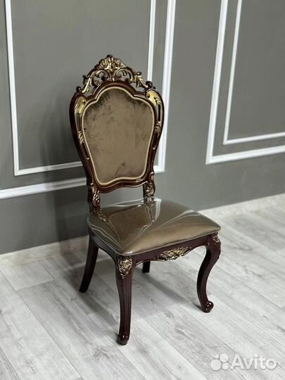 Стол и стулья для кухни. В наличии