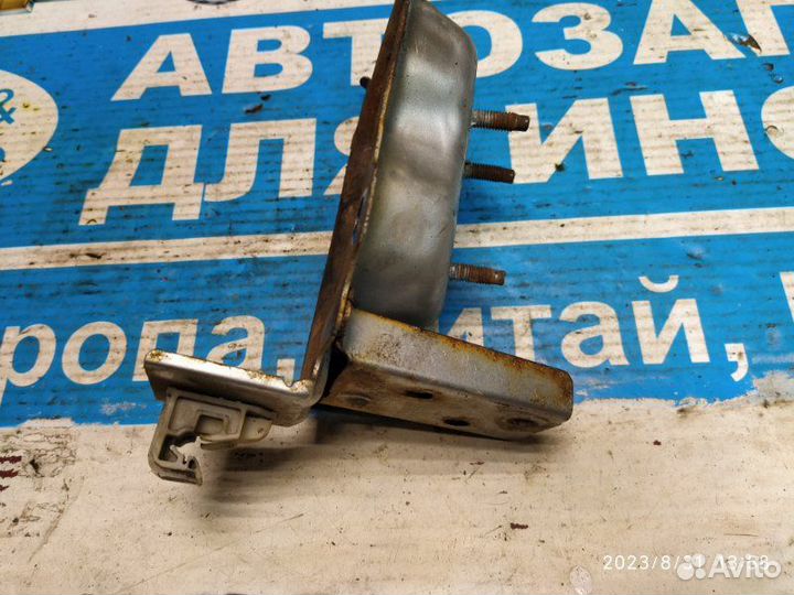 Кронш. усилителя бамп.перед.прав.Nissan Maxima а33