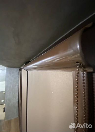 Рулонные шторы в коричневом коробе X1955