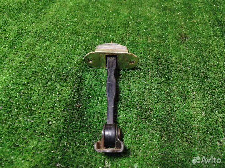 Ограничитель двери Nissan Sunny N16