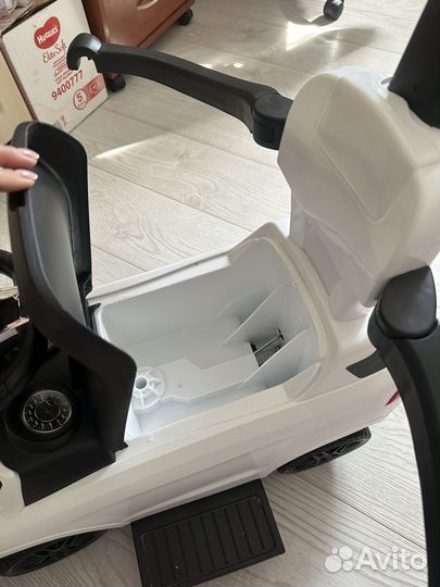 Машинка каталка толокар с ручкой
