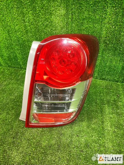 Фонарь задний правый toyota fielder