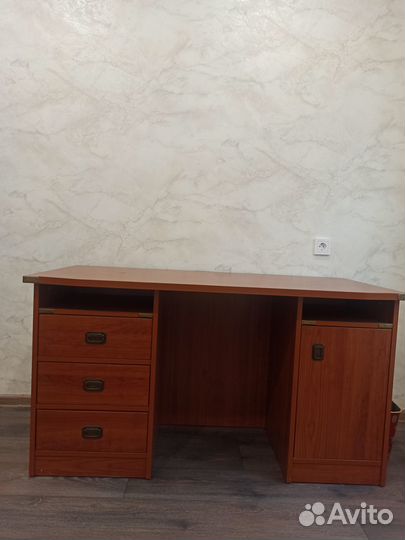 Детская мебель- стол письменный+ два пенала