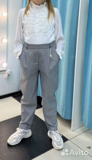 Серый брючный костюм на девочку на рост 146