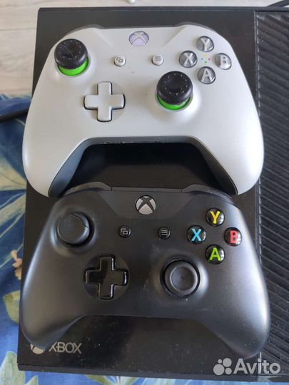 Xbox One 500GB FIFA22/GTA5