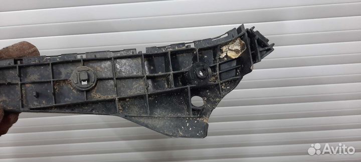 Кронштейн бампера пер. Л. Lexus GX460/2010