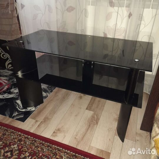 Стеклянная тумба под тв