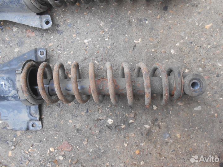 Задние амортизаторы в сборе Ауди 80 Б4