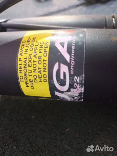 Стойка пневматическая передняя левая Mercedes-Benz