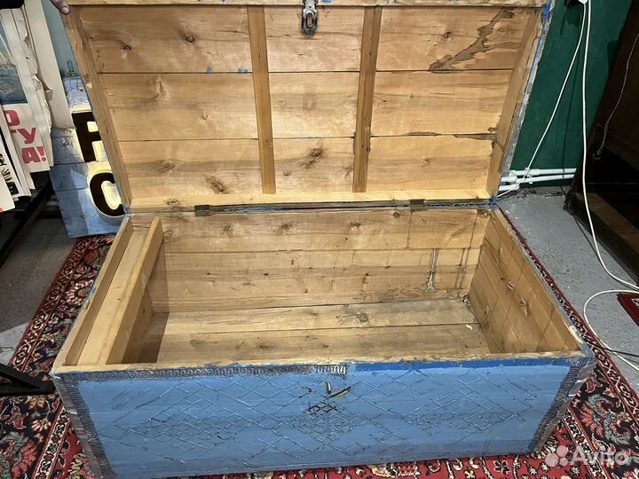 Сундук старинный