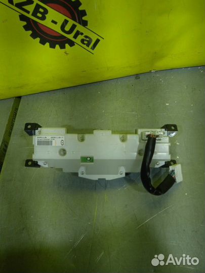 Блок кнопок Nissan Patrol Y62 Y62 5.6 2011