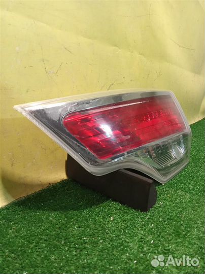 Фонарь задний внутренний правый Toyota Highlander