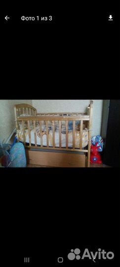 Детская кроватка с маятником и ящиком