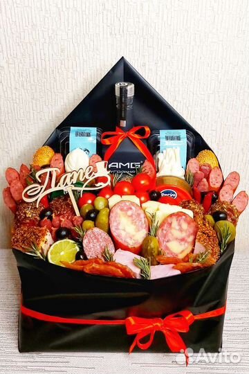 Мужской съедобный букет из деликатесов