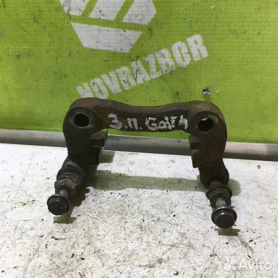 Скоба суппорта заднего Фольксваген Гольф 4 Бора