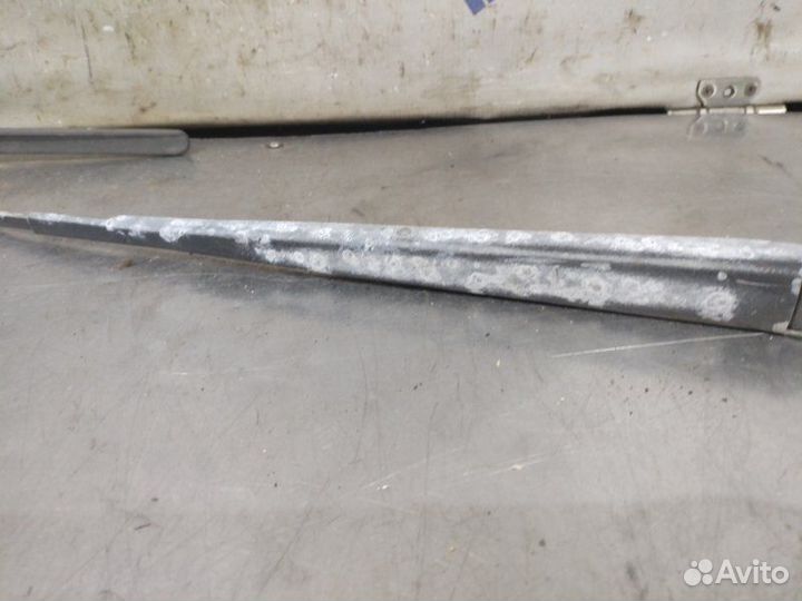 Поводок дворника правый Hyundai Verna седан G4EE